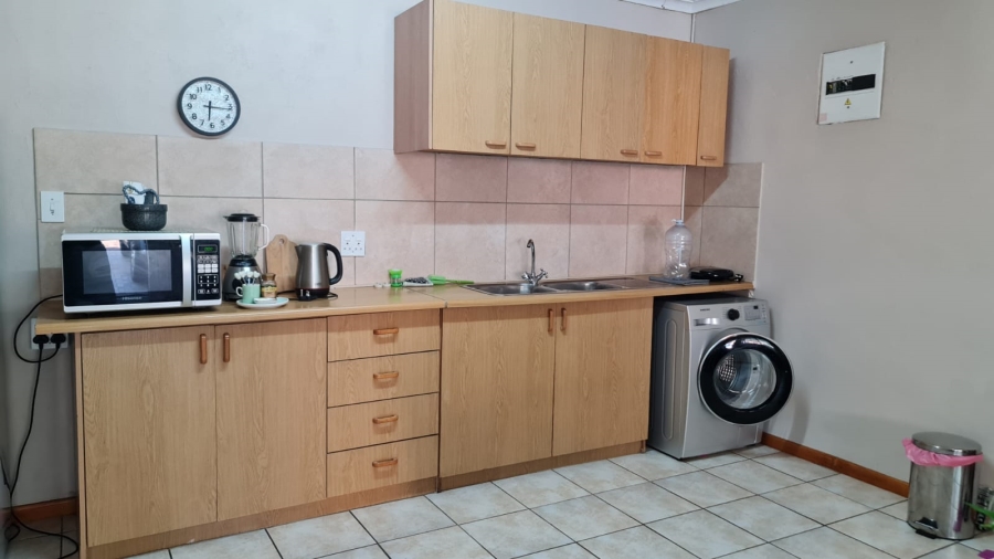 To Let 1 Bedroom Property for Rent in Vredekloof Western Cape